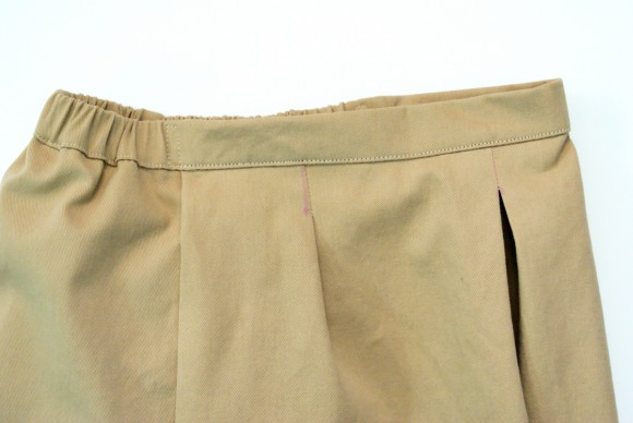 Attaching the waistband on the Oliver + S Lunch Box Culottes