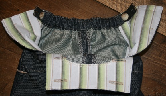 Adjustable elastic waistband on the Oliver + S Sailboat Pants