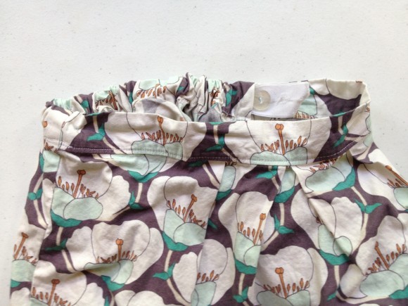 Ajustable elastic waistband on the Oliver + S Butterfly Skirt