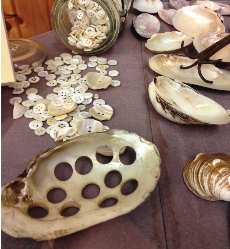 how mother-of-pearl buttons are made