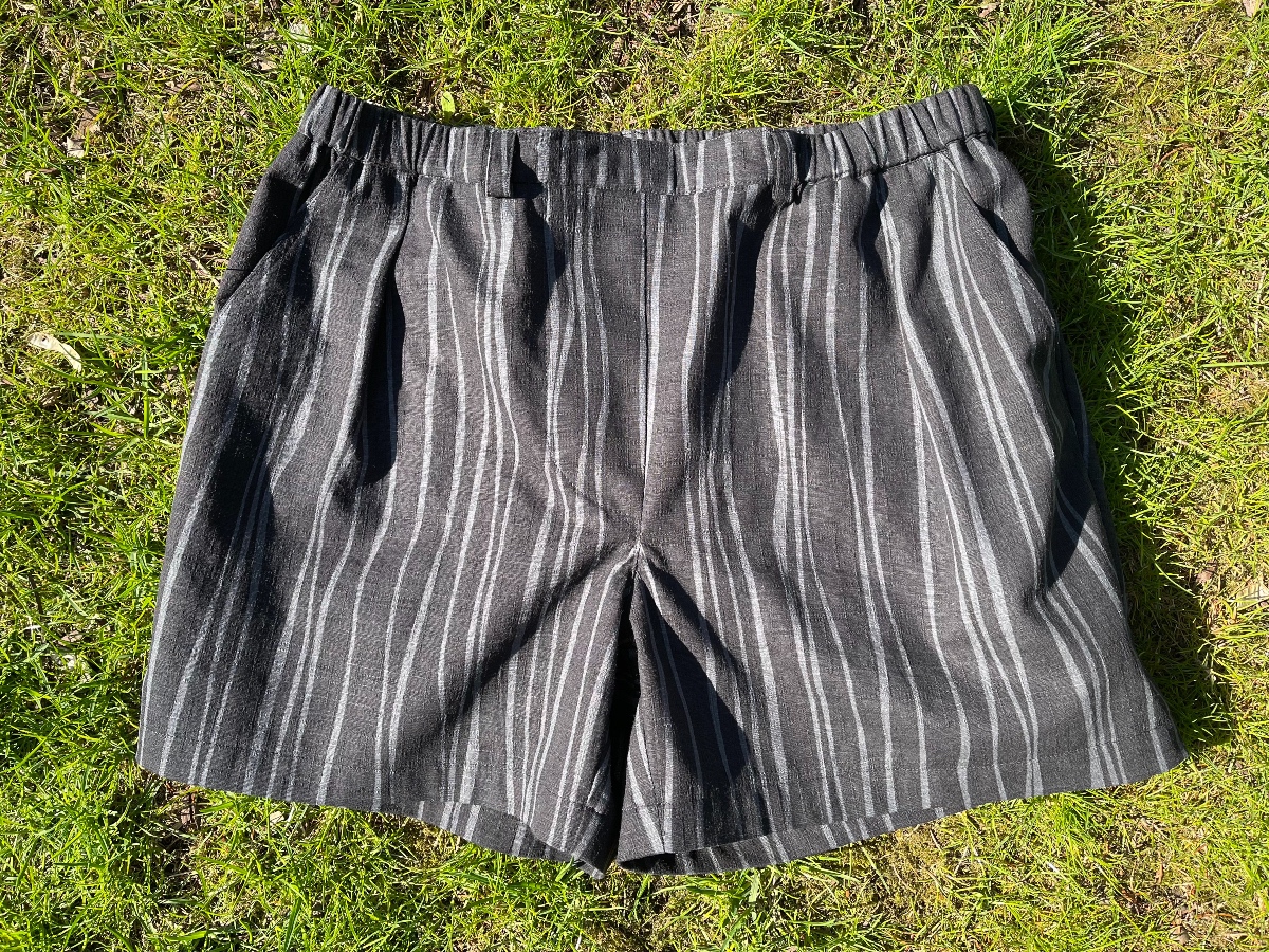Simple women's shorts sewing pattern with pockets.
