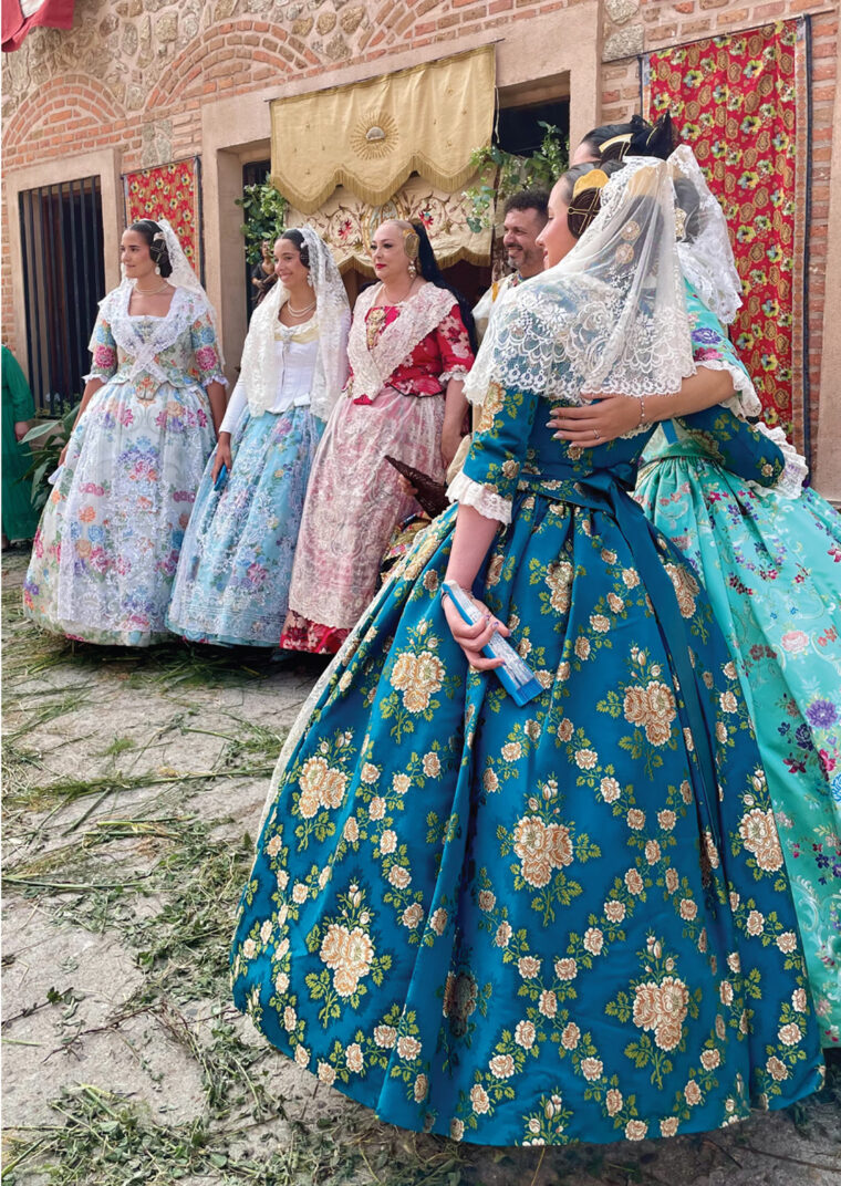 a few visitors from Seville in Lagartera on the occasion of Corpus Christi