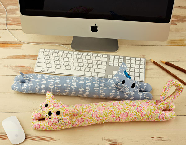 DIY Keyboard Cat Wrist Rest  Diy, Diy dog stuff, Sewing projects